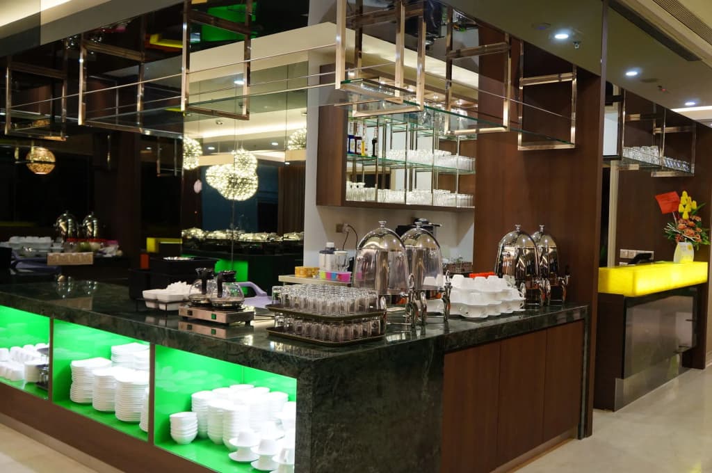Greens Hotel & Suites - photo 21