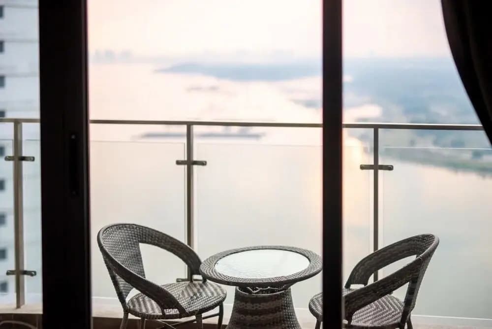 Chic 3BR in Danga Bay With Water Views & Parking - photo 6