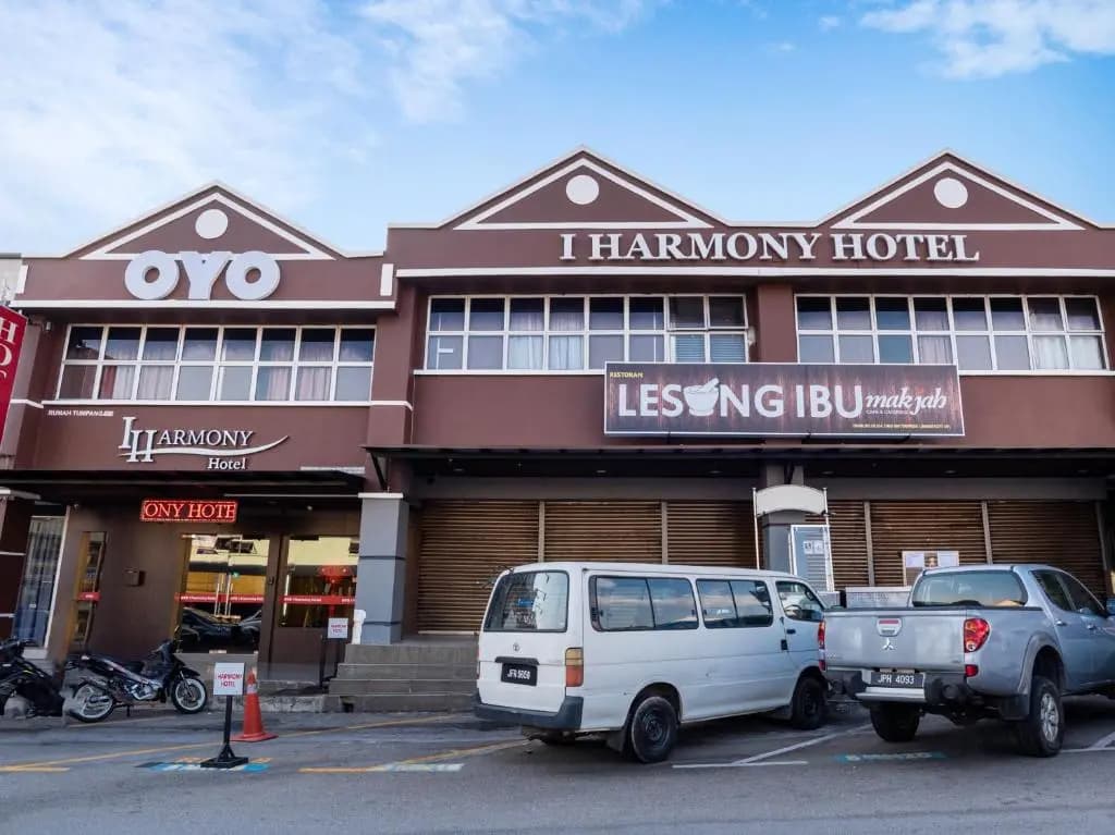 OYO 960 I Harmony Hotel - photo 1