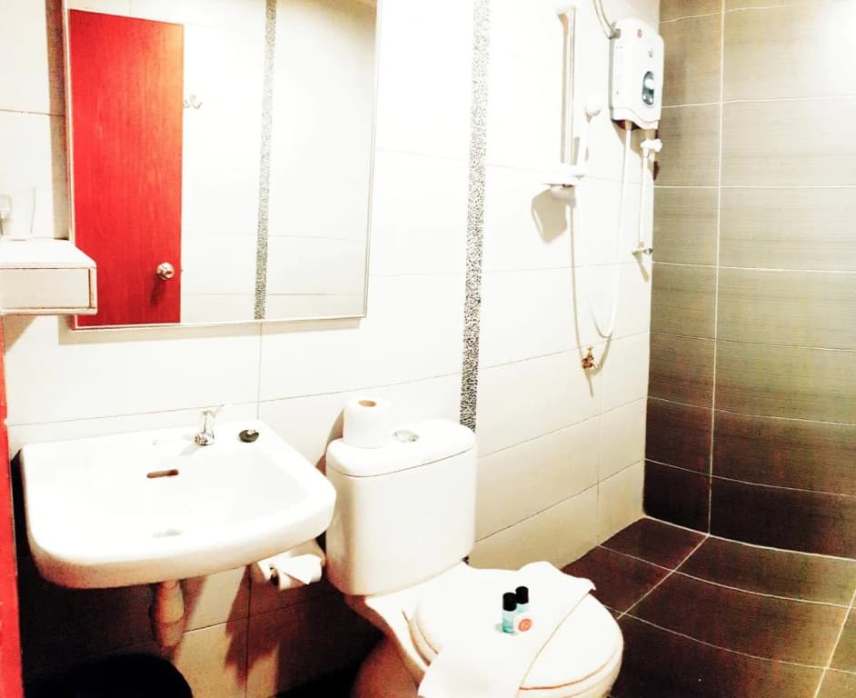 Golden Court Hotel @ Taman Pelangi - photo 8