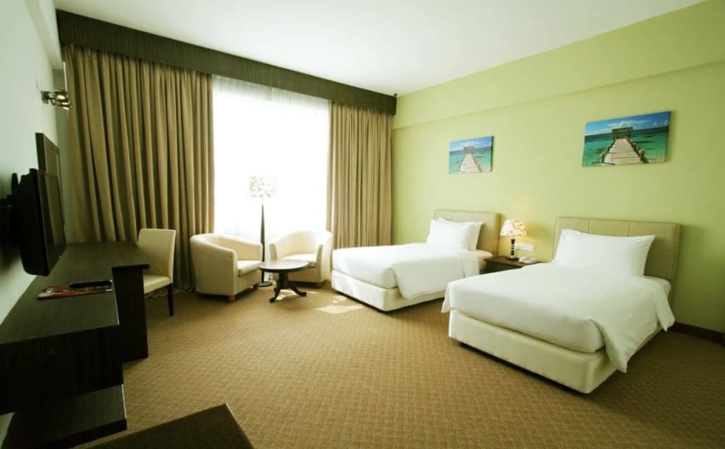 The Regency Waterfront Hotel - photo 6