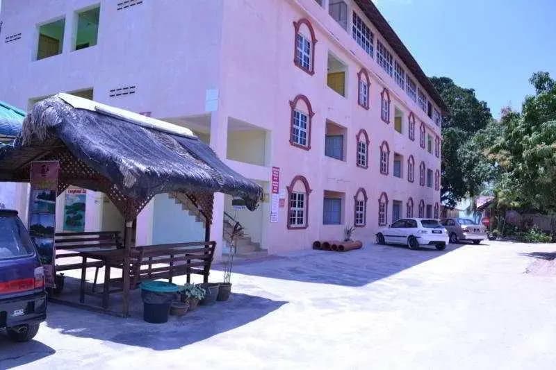Tanjung Malie Beach Motel - photo 8