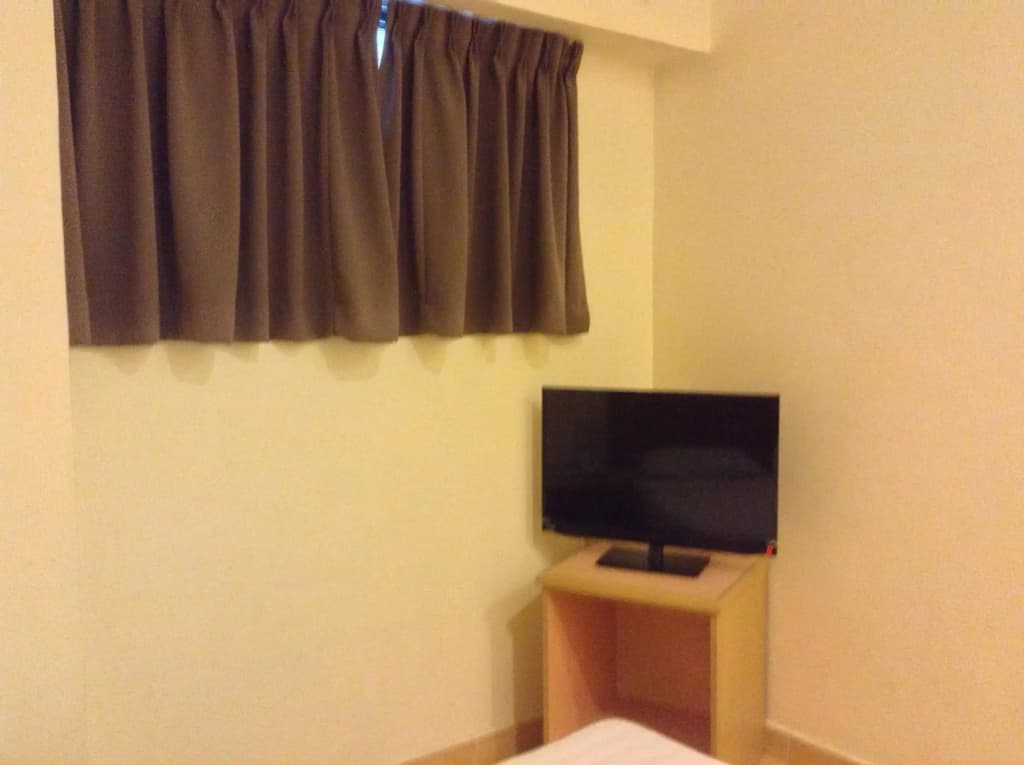 Lai Lai Hotel - photo 3
