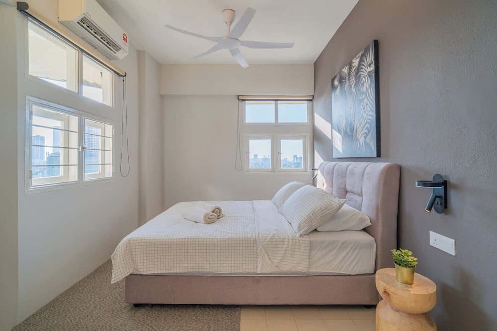 Stylish 3BR Stay Near Gurney Drive, Free Parking - photo 14