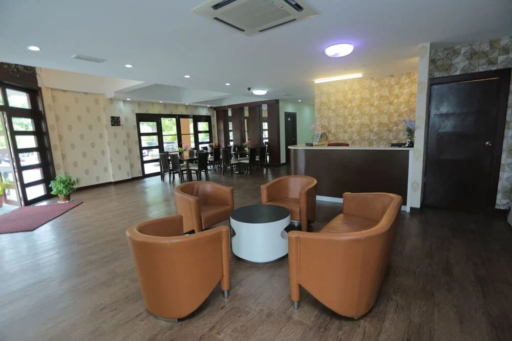 JAM Hotel Kota Warisan Sepang @ ERL Salak Tinggi, KLIA 1-2 & F1 - photo 2