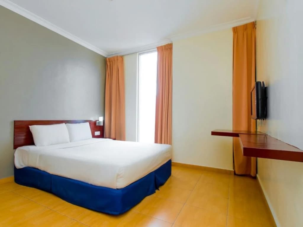 Ample Hotel - photo 4