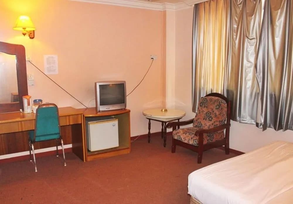 Golden Palms Hotel - photo 4
