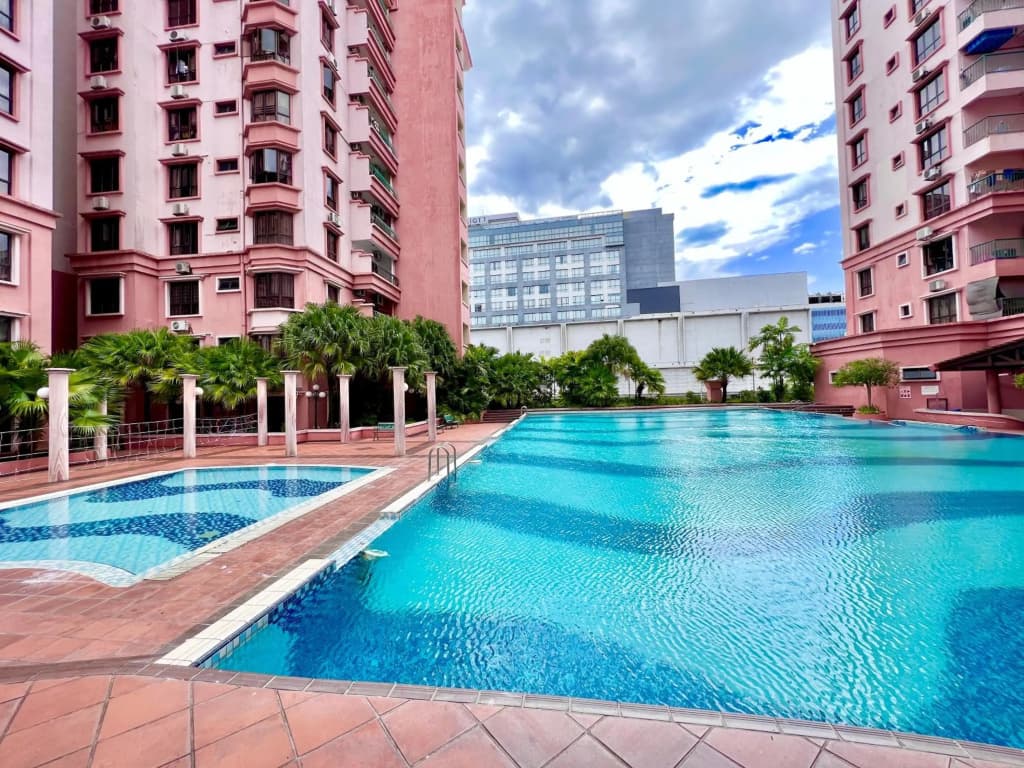 PENTHOUSE MARINA COURT VACATION HOME 4 BEDROOMS KOTA KINABALU 14pax - photo 1