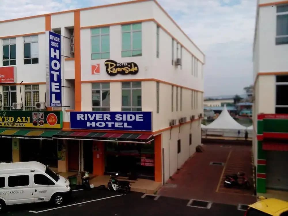 Riverside Hotel - photo 1