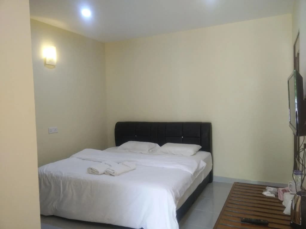 Penarak Bamboo Beach Motel - photo 4