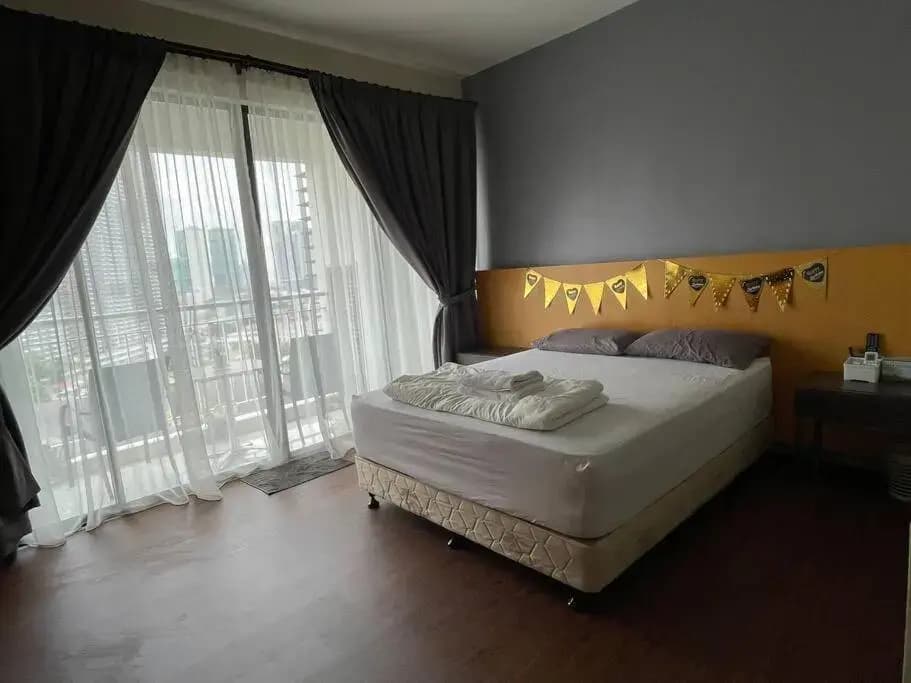 Private Jacuzzi Staycation at KL City 1014 - photo 2