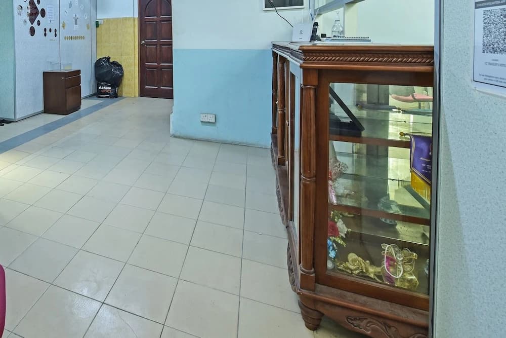 OYO 90441 Cz Traveler's Hotel - photo 2