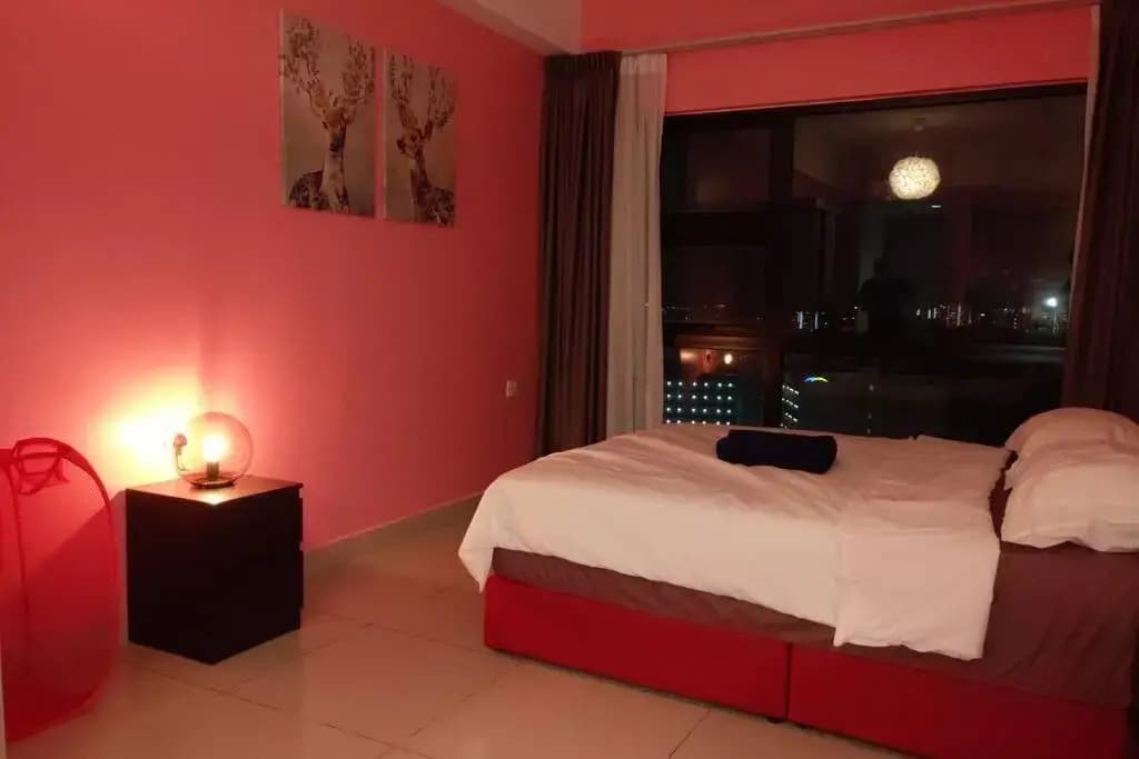 HB1611 Lake view studio unit,Hyve, Cyberjaya, Free WiFi, Netflix, Pool, Free Parking - photo 6
