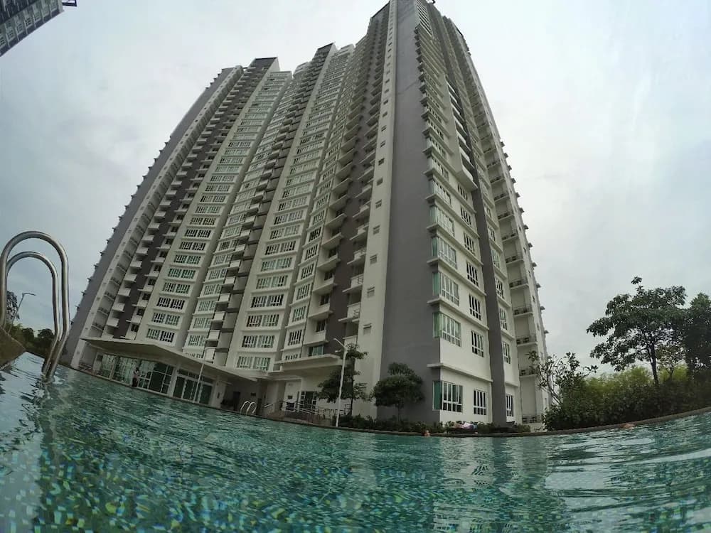 City Living with Panoramic Sea Views at Danga Bay - photo 14