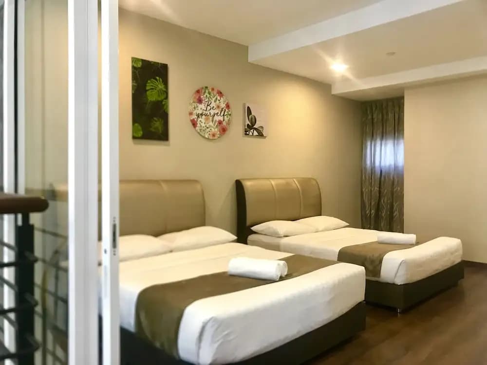 Sunset Seaview Vacation Condos @ R'viera SOHO - photo 6