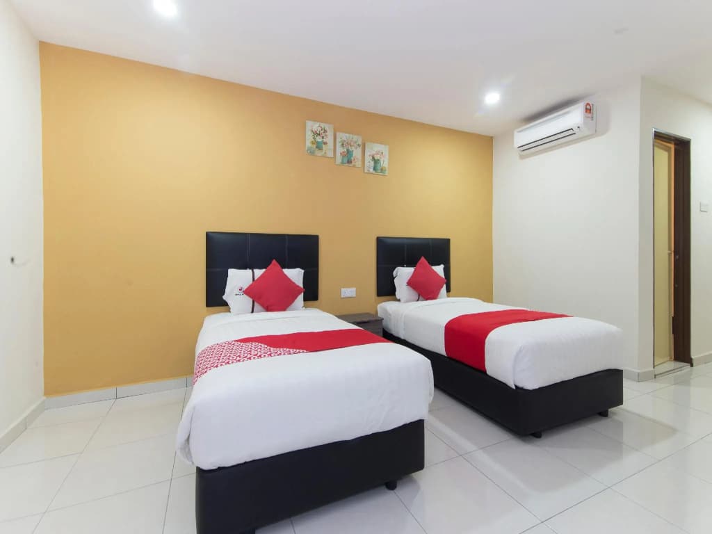 Central Hotel - photo 3