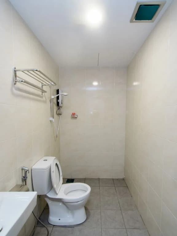 OYO 89456 V Motel - photo 8