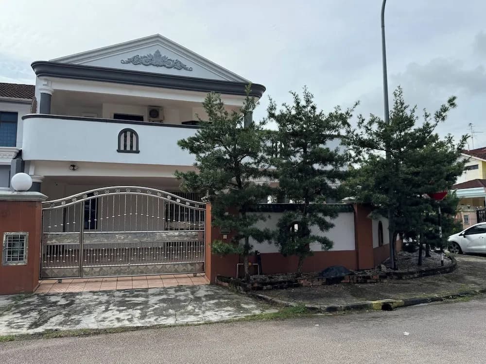Cozy Johor Bahru Home With Family Room and Unblock Balcony View - photo 1