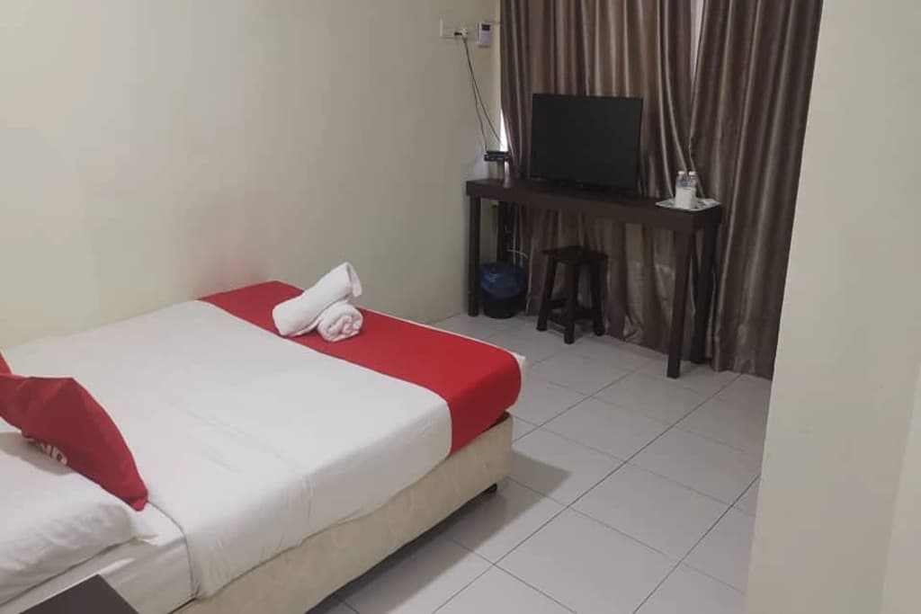 OYO 1104 Q Hotel - photo 4