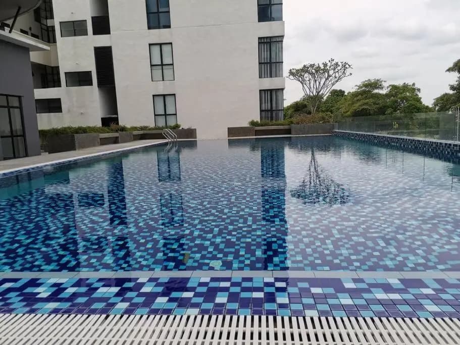 Duplex Apartment Lakeview - Free Netflix & WiFi - photo 9
