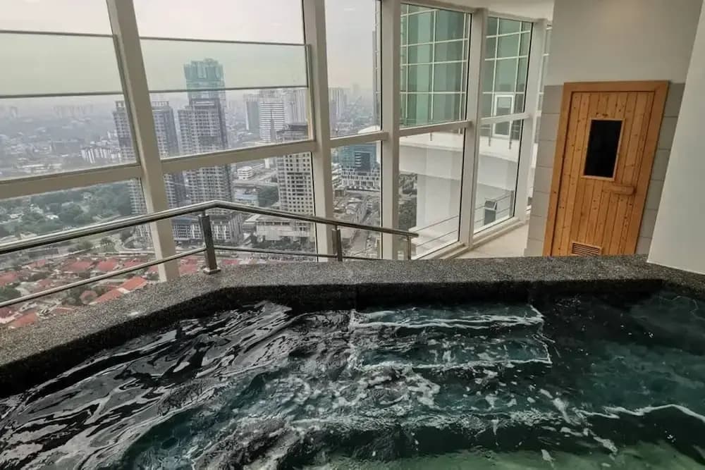 Cozy 1BR Suite at Tritower Steps to JB CIQ - photo 8