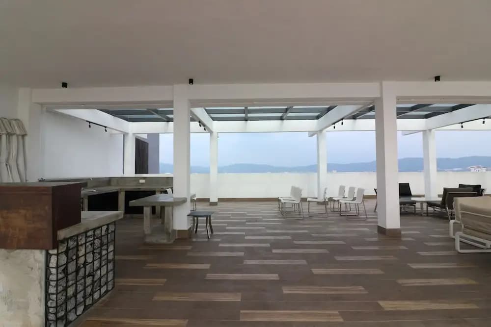 Victoria Home Sentrio Suites - photo 16