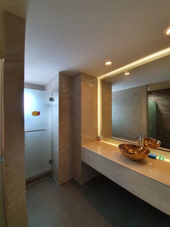 Marina Court Luxury Penthouse - photo 8