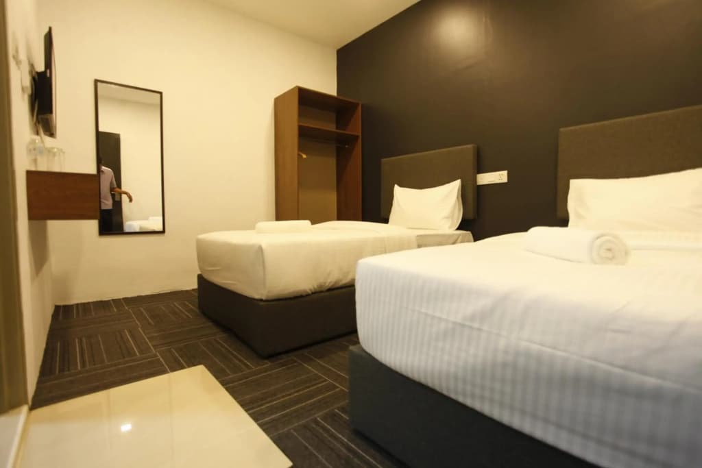 WE Hotel - photo 10