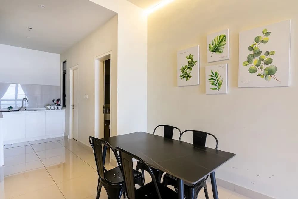 Modern 2BR Stay, Pool, Near Jonker St Melaka - photo 3