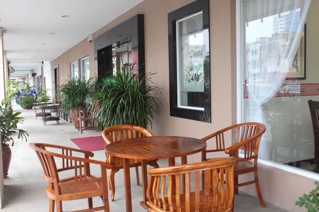 OYO 985 Hotel Nur - photo 17