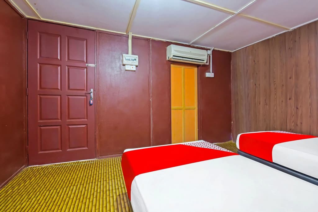 OYO 90675 Holiday View Inn - photo 10