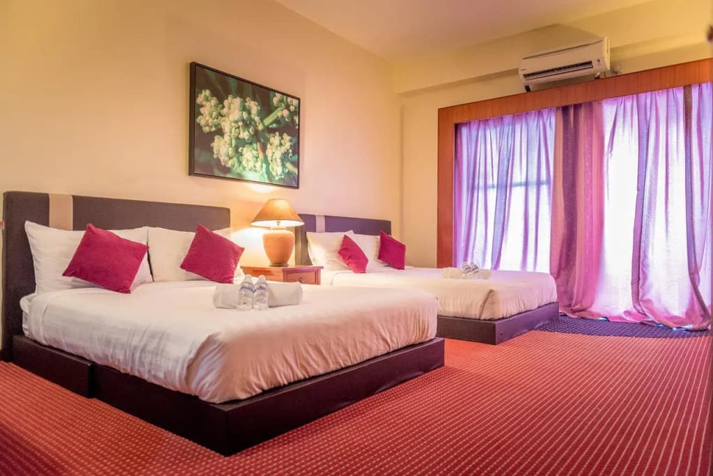 J Beach Suites At Paradise Rainbow Beach Resort - photo 3