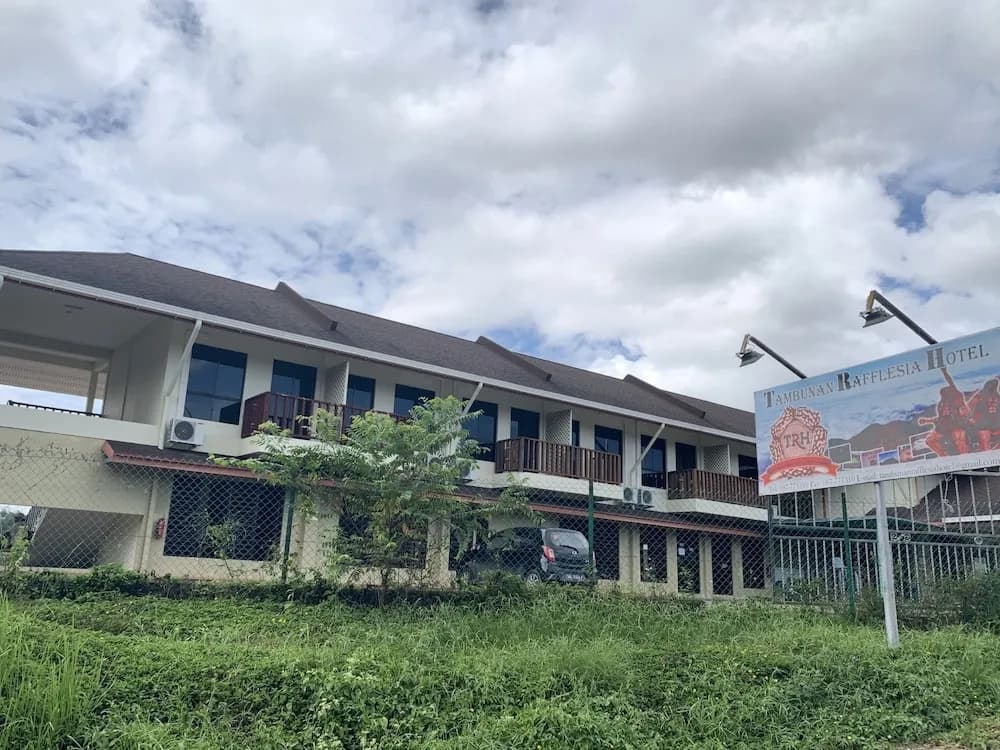 OYO 89988 Tambunan Rafflesia Hotel - main photo