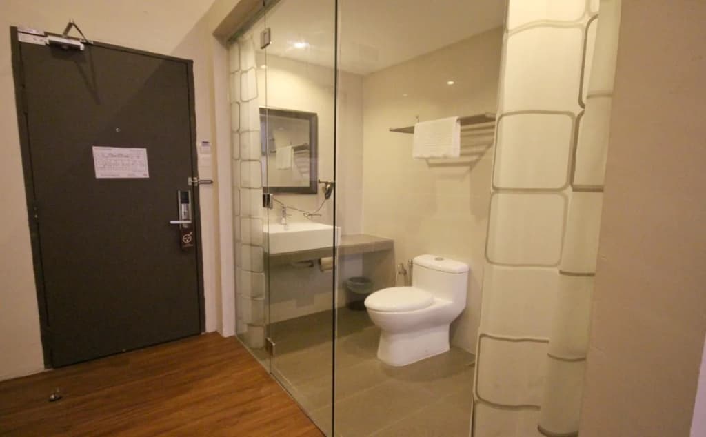 The Riverbank Hotel - photo 10