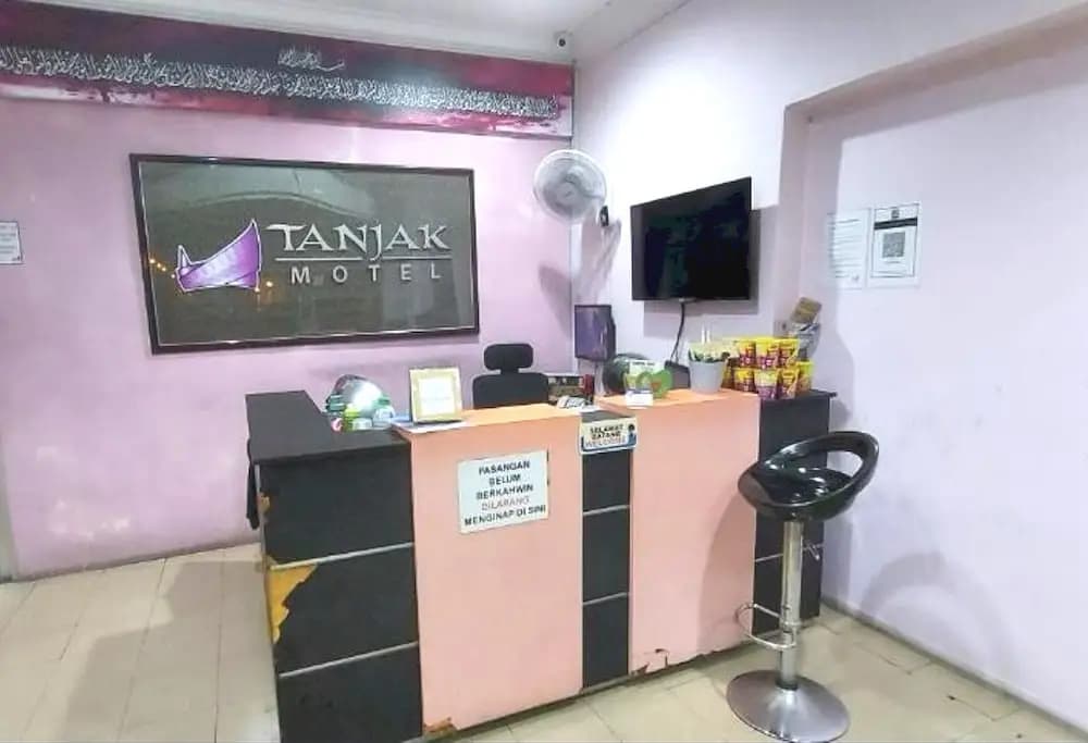 OYO 90937 Tanjak Hotel - photo 2