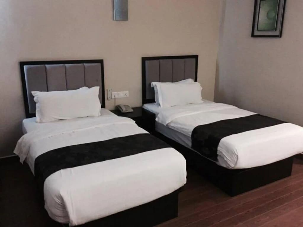 KK Waterfront Hotel - photo 4