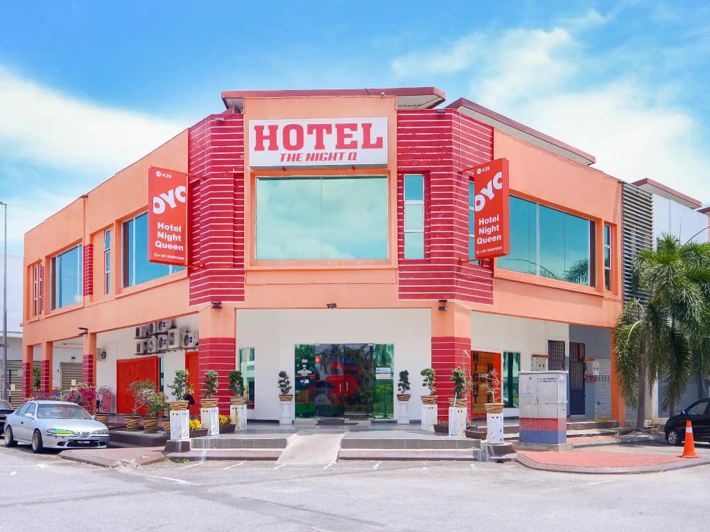 Night Queen Hotel - photo 1