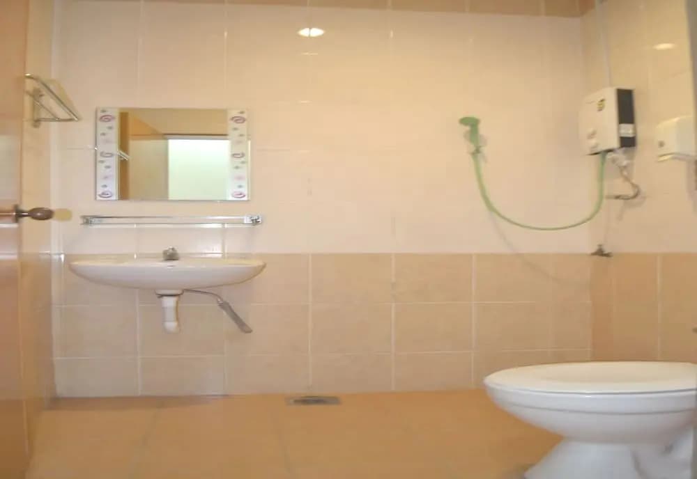 OYO 89715 CK Hotel 2 - photo 9
