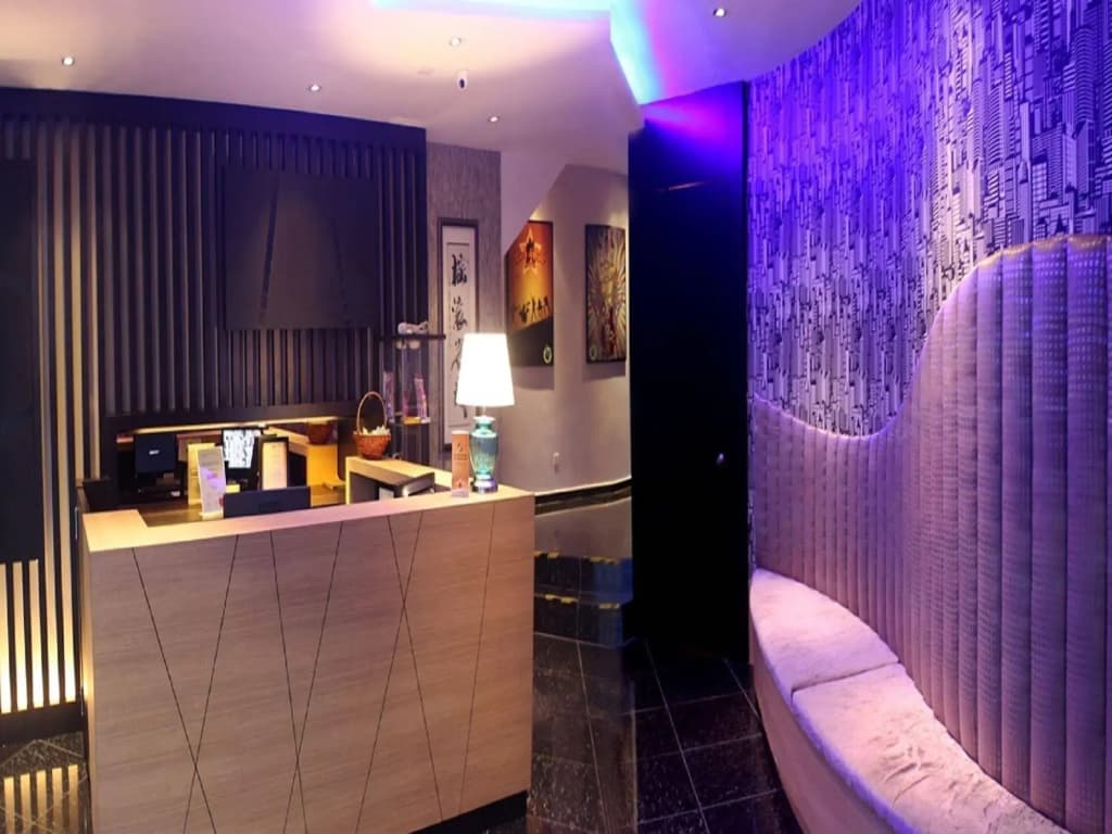 Rock & Roll Hotel - photo 2