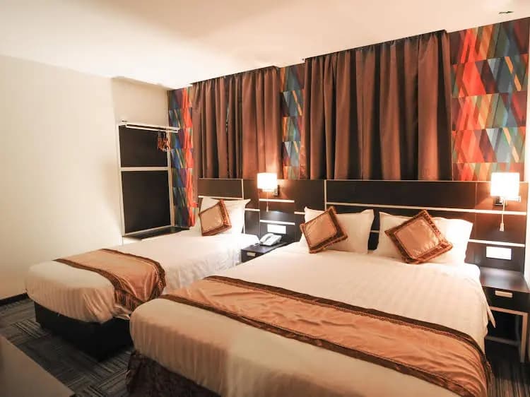Ritz Kapitol Hotel - photo 2