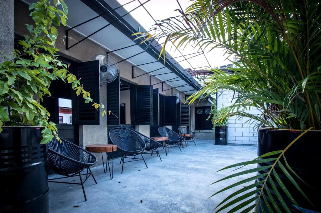 The Brownstone Hostel & Space - photo 17