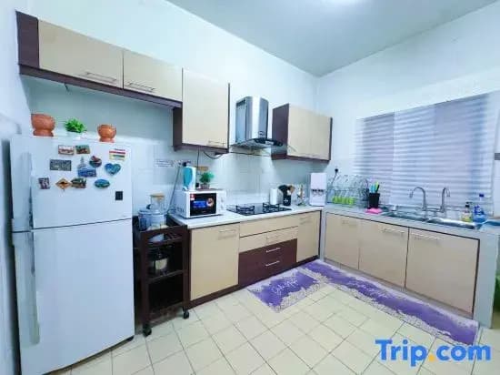 Sri Ixora Kajang | Spacious 3BR w/ Full A/C - photo 3