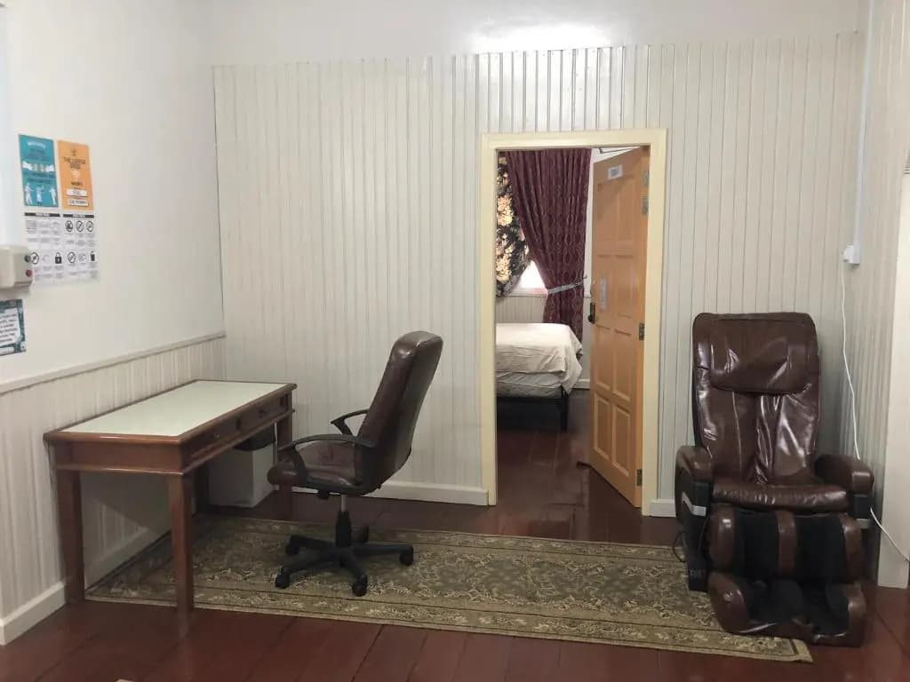 Complete 3-bedroom house with private bathrooms. - photo 3