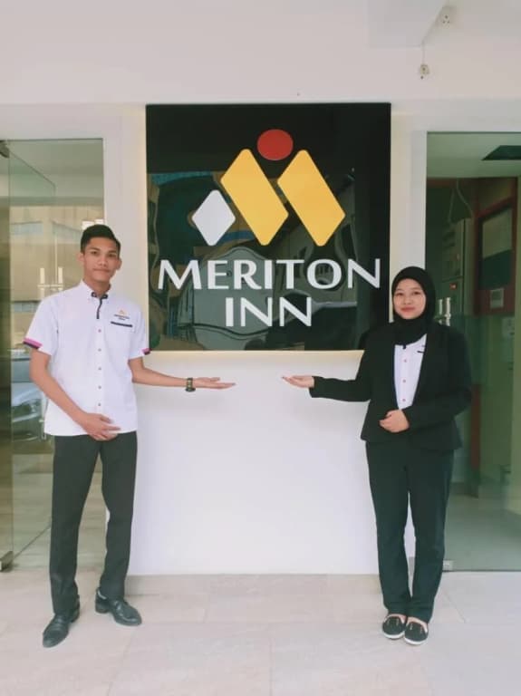 Meriton Inn Hotel - photo 13