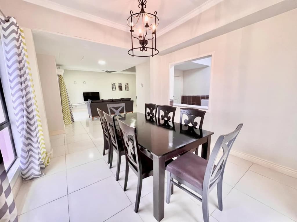 PENTHOUSE MARINA COURT VACATION HOME 5 BEDROOMS KOTA KINABALU 15pax - photo 21