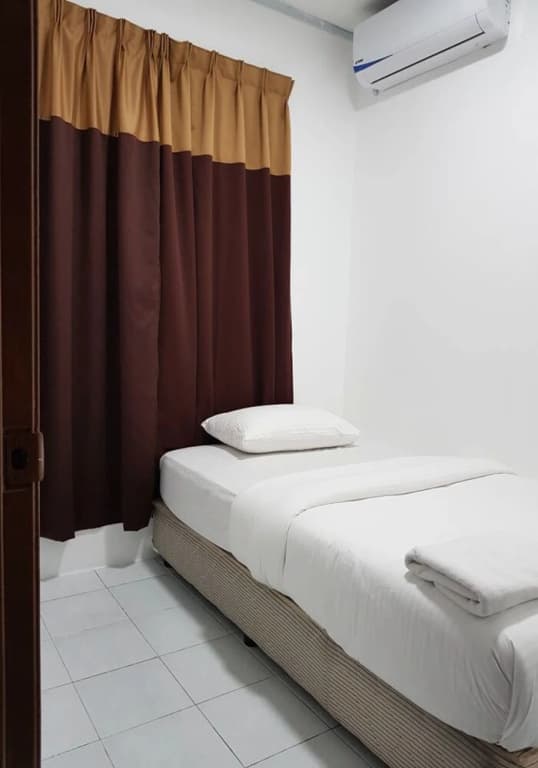 Anjung Apartment 3BR 8 - photo 2