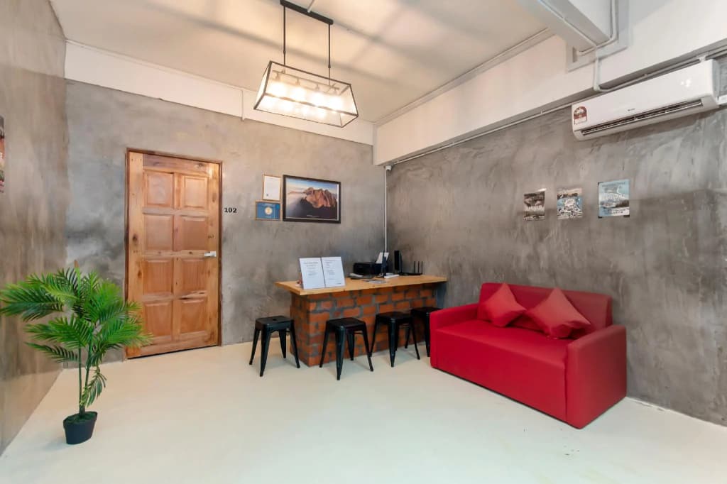 OYO 43993 Madsuite - photo 10