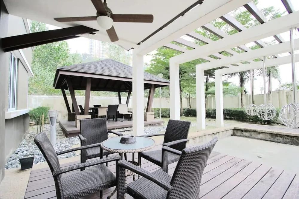 Chic 4BR Oasis With Gazebo, Your Dream Getaway - photo 12