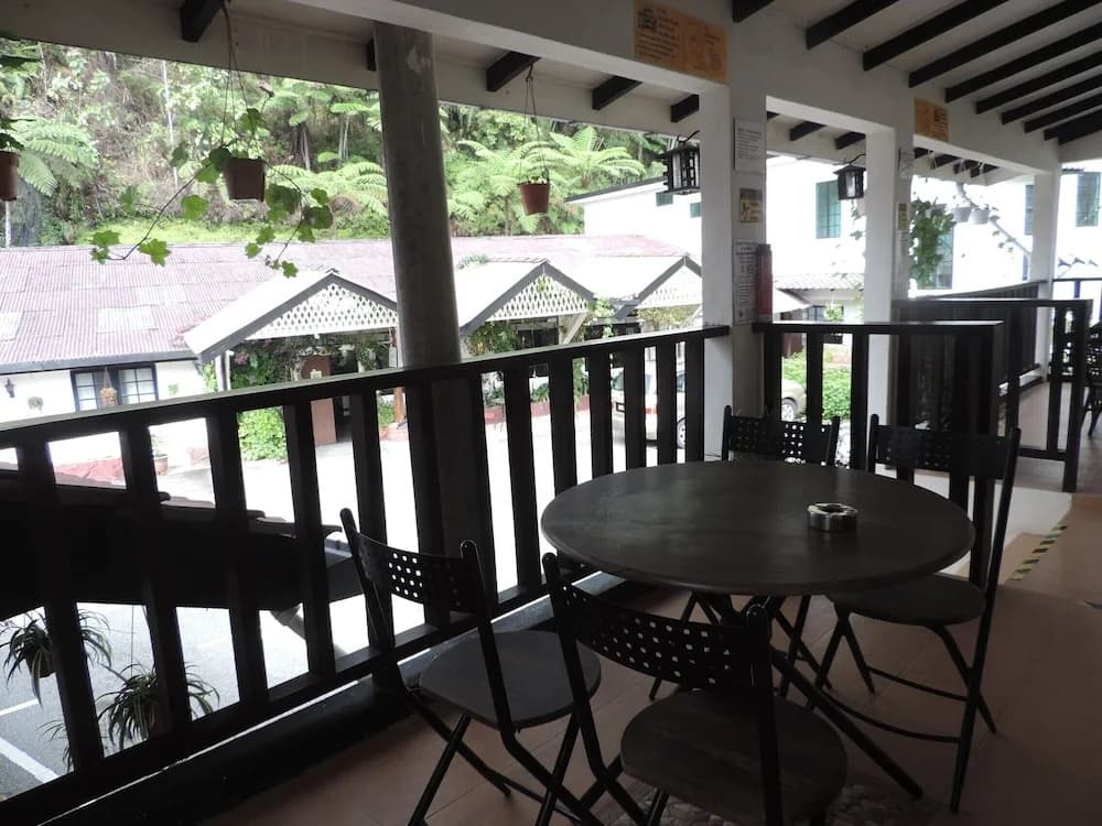 Cameronian Holiday Inn - photo 13