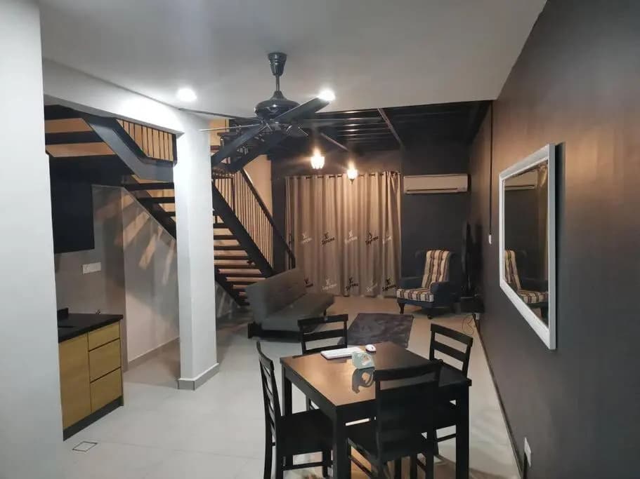 Duplex Apartment Lakeview - Free Netflix & WiFi - photo 6